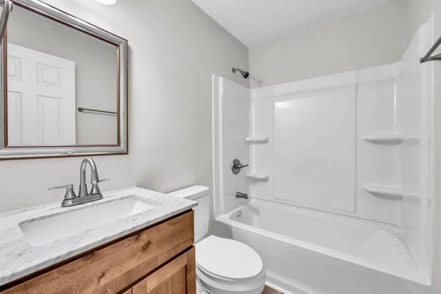 302 Plantation Dr, Clarksville, TN 37042