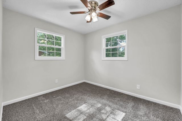 302 Plantation Dr, Clarksville, TN 37042