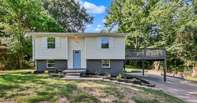 302 Plantation Dr, Clarksville, TN 37042