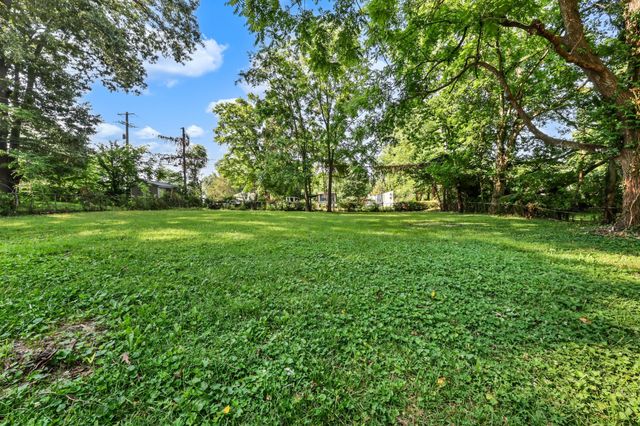 302 Plantation Dr, Clarksville, TN 37042