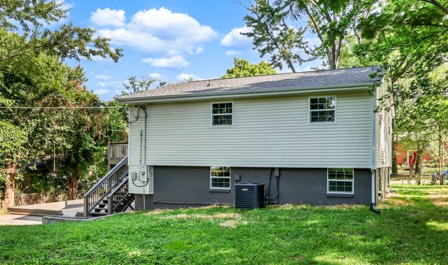 302 Plantation Dr, Clarksville, TN 37042