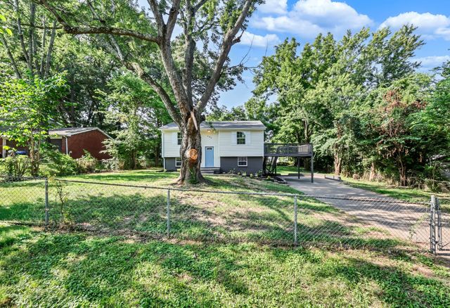 302 Plantation Dr, Clarksville, TN 37042