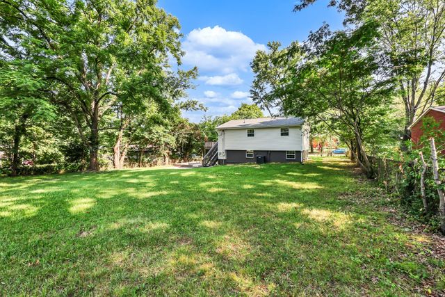 302 Plantation Dr, Clarksville, TN 37042