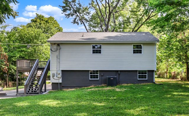 302 Plantation Dr, Clarksville, TN 37042