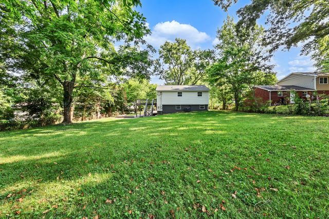 302 Plantation Dr, Clarksville, TN 37042
