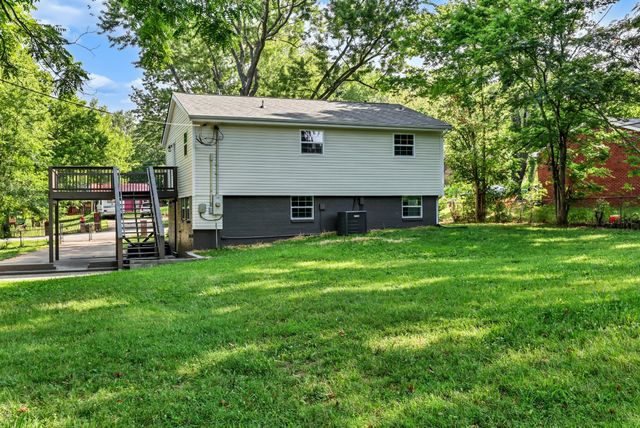 302 Plantation Dr, Clarksville, TN 37042