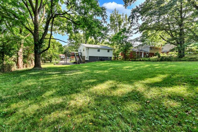 302 Plantation Dr, Clarksville, TN 37042