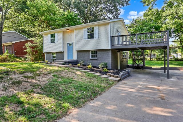 302 Plantation Dr, Clarksville, TN 37042