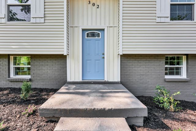 302 Plantation Dr, Clarksville, TN 37042