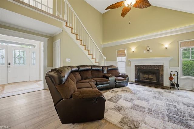 108 Lake Pointe DR, Newport News, VA 23603