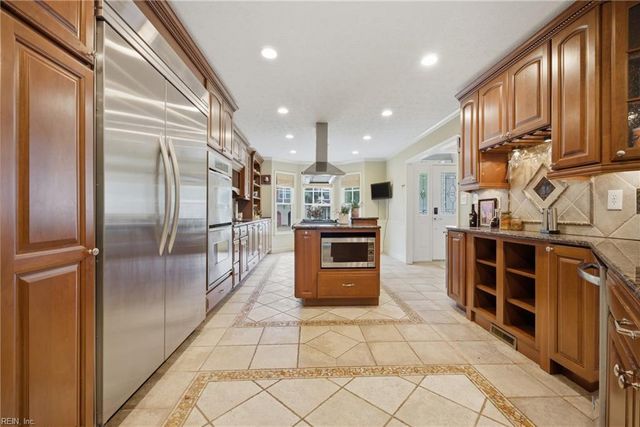 108 Lake Pointe DR, Newport News, VA 23603