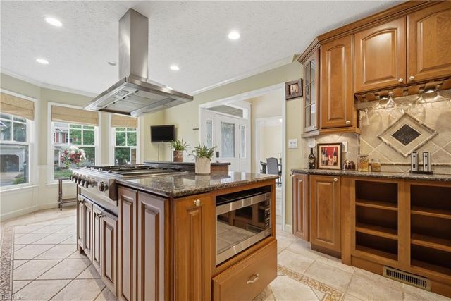 108 Lake Pointe DR, Newport News, VA 23603