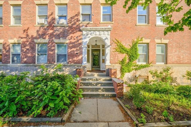 551 Brookline Ave 4, Brookline, MA 02445