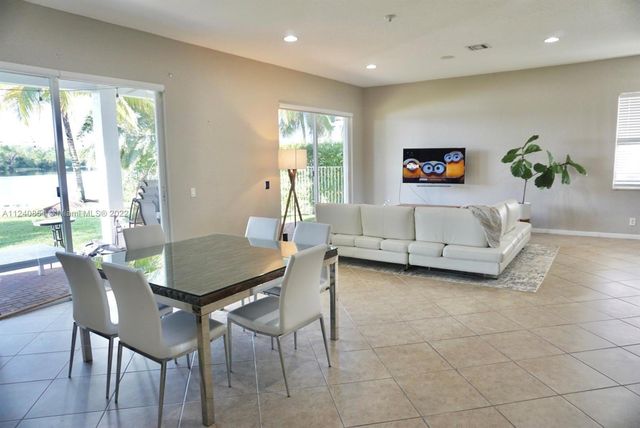 878 Lavender Circle 878, Weston, FL 33327