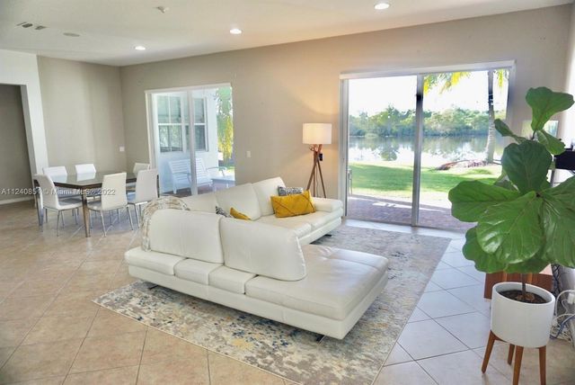 878 Lavender Circle 878, Weston, FL 33327