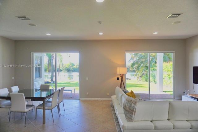 878 Lavender Circle 878, Weston, FL 33327