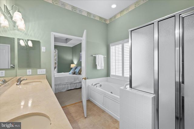 5 FREEPORT LN, Berlin, MD 21811