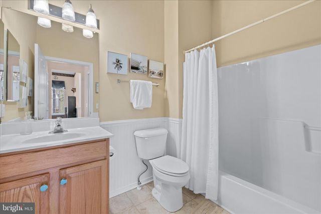 5 FREEPORT LN, Berlin, MD 21811