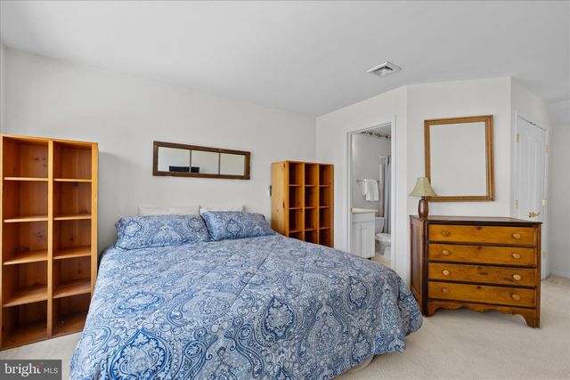 5 FREEPORT LN, Berlin, MD 21811