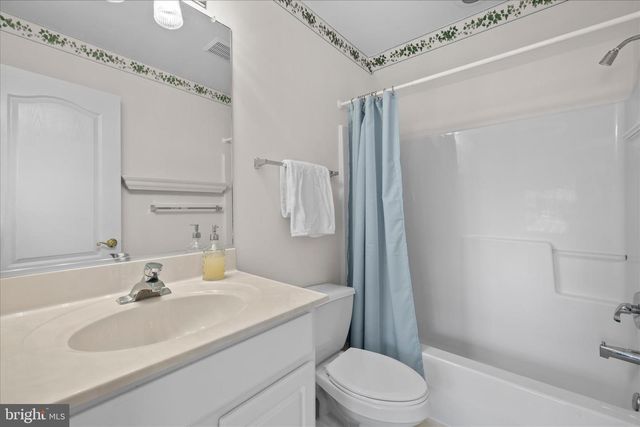 5 FREEPORT LN, Berlin, MD 21811