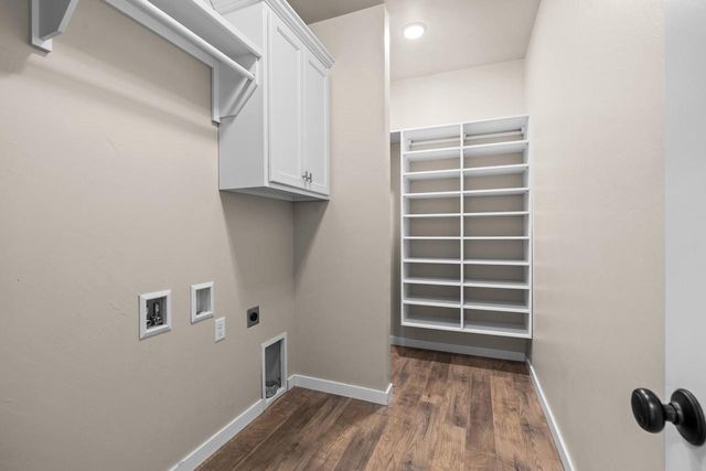 1897 MEADOWLAND COURT, Green Bay, WI 54311