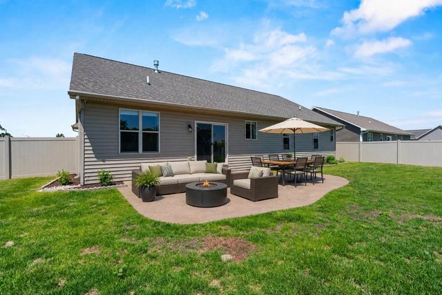 1897 MEADOWLAND COURT, Green Bay, WI 54311