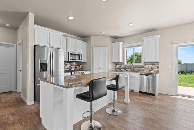 1897 MEADOWLAND COURT, Green Bay, WI 54311