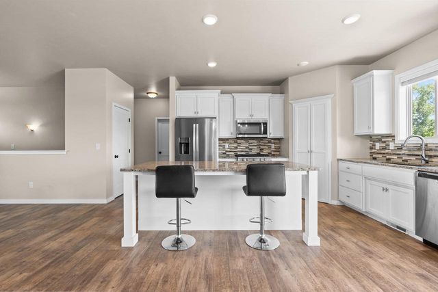 1897 MEADOWLAND COURT, Green Bay, WI 54311