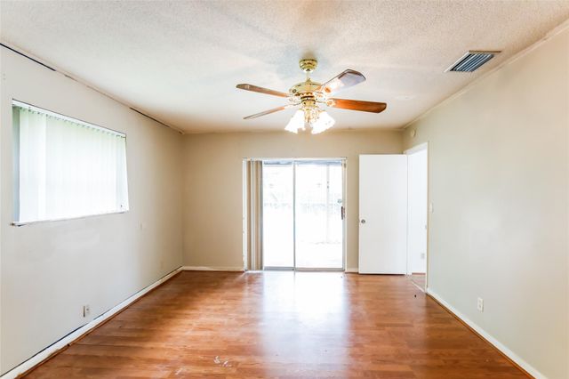 11275 NW 37th Ct, Coral Springs, FL 33065