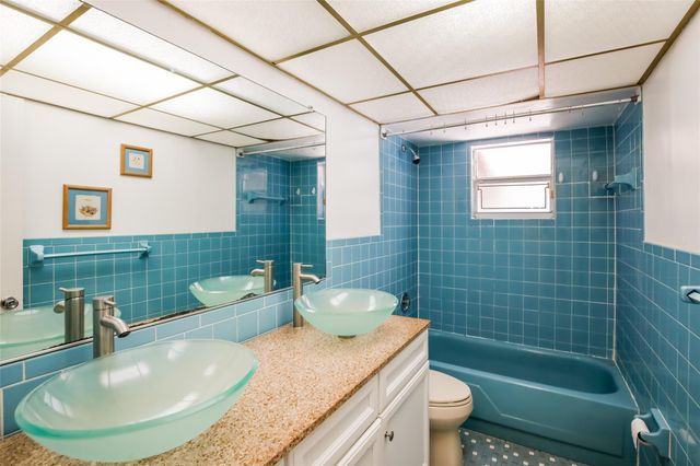11275 NW 37th Ct, Coral Springs, FL 33065