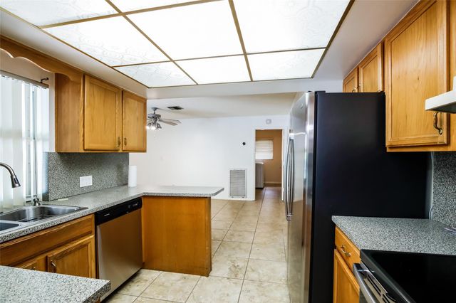 11275 NW 37th Ct, Coral Springs, FL 33065