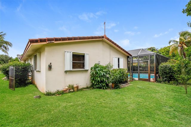 11275 NW 37th Ct, Coral Springs, FL 33065