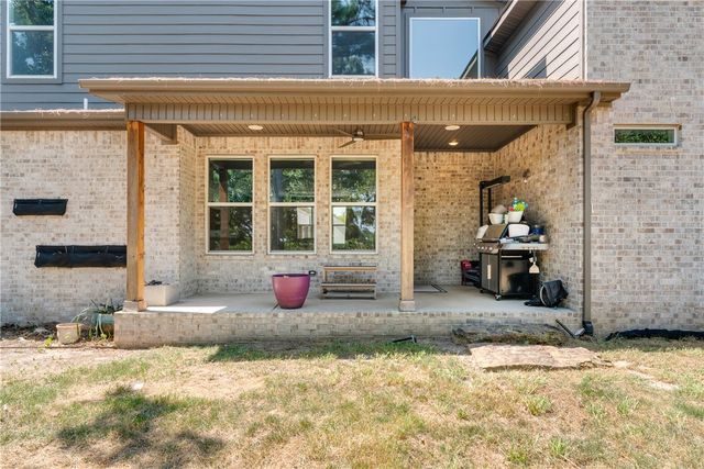 2252 N Windswept Lane, Fayetteville, AR 72703