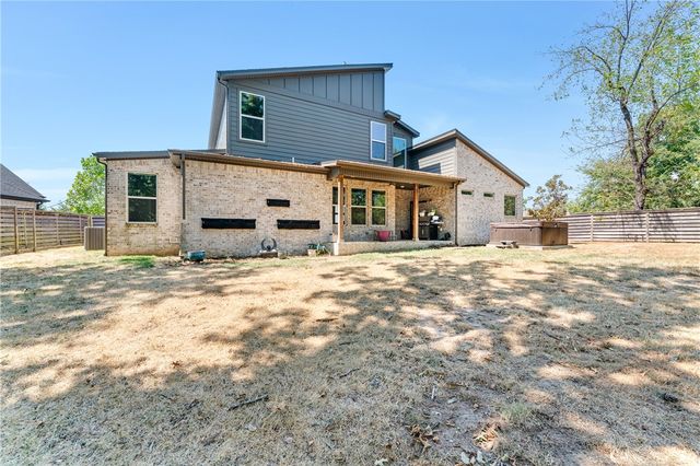 2252 N Windswept Lane, Fayetteville, AR 72703