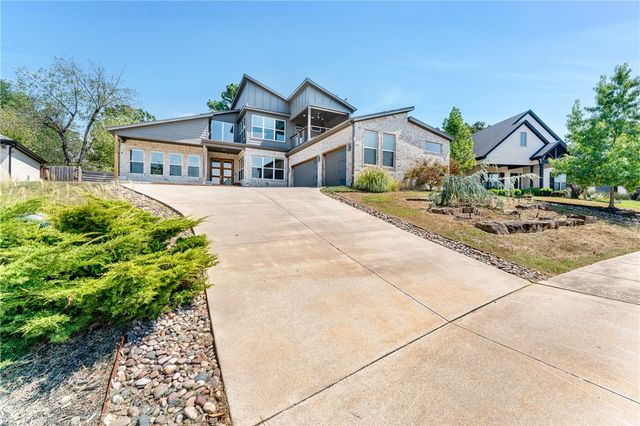 2252 N Windswept Lane, Fayetteville, AR 72703