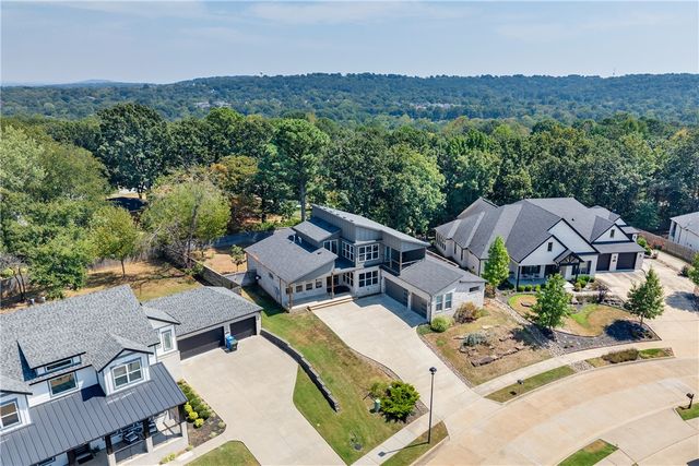 2252 N Windswept Lane, Fayetteville, AR 72703