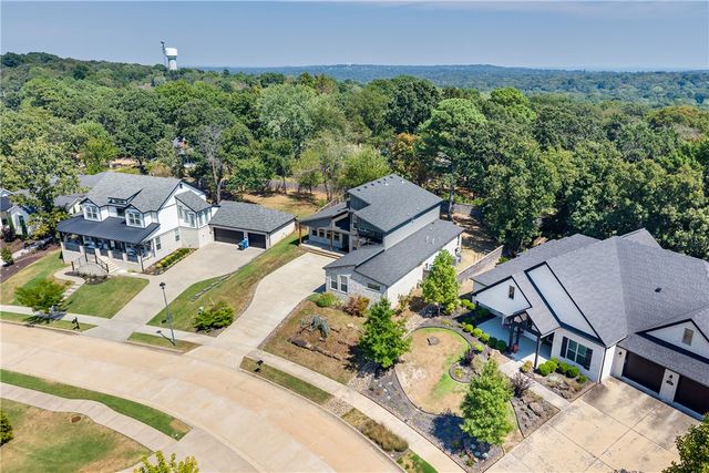 2252 N Windswept Lane, Fayetteville, AR 72703