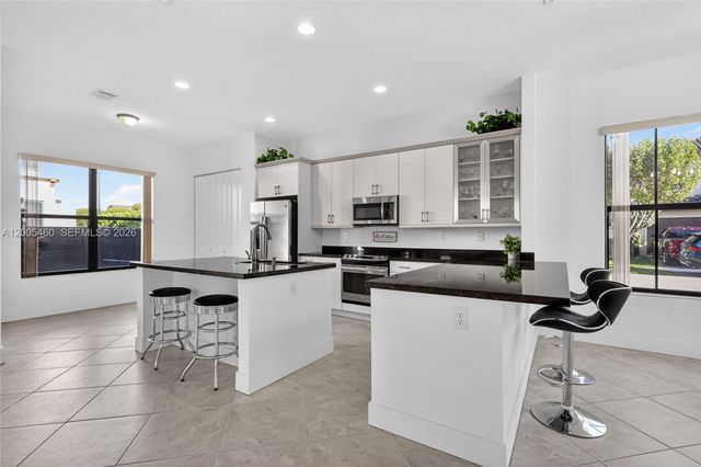 9886 W 34th Ave, Hialeah, FL 33018