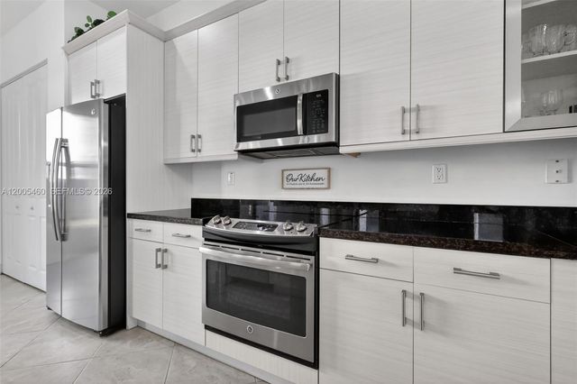 9886 W 34th Ave, Hialeah, FL 33018