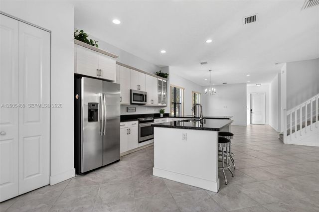 9886 W 34th Ave, Hialeah, FL 33018