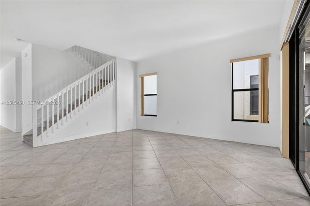 9886 W 34th Ave, Hialeah, FL 33018