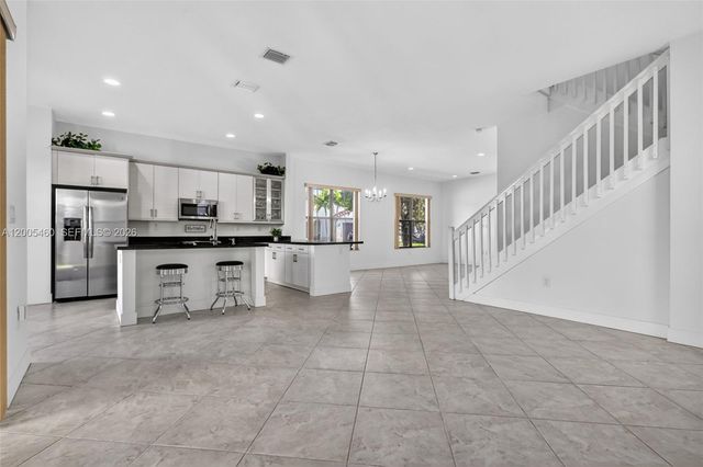 9886 W 34th Ave, Hialeah, FL 33018