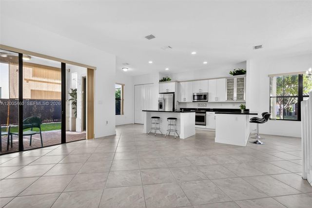 9886 W 34th Ave, Hialeah, FL 33018