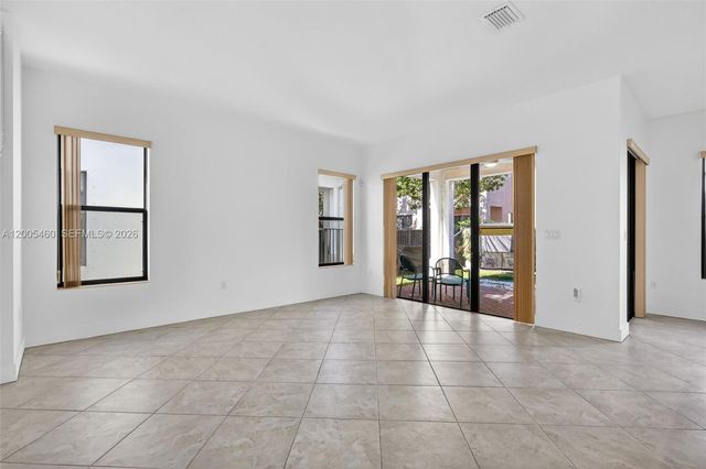 9886 W 34th Ave, Hialeah, FL 33018