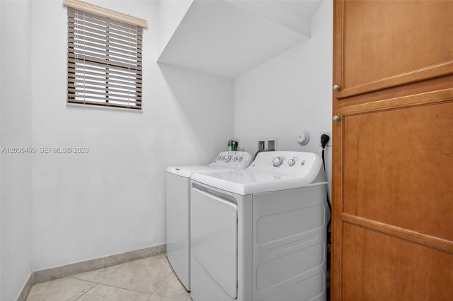 9886 W 34th Ave, Hialeah, FL 33018