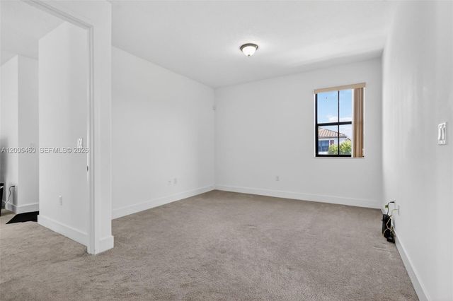 9886 W 34th Ave, Hialeah, FL 33018