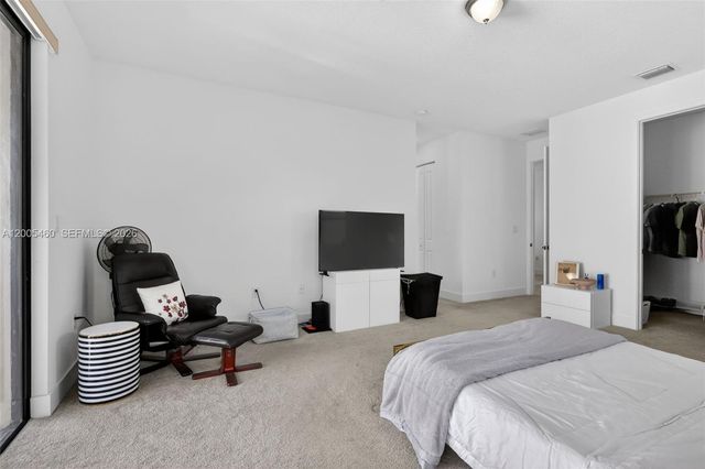 9886 W 34th Ave, Hialeah, FL 33018