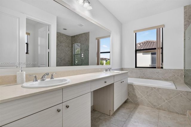 9886 W 34th Ave, Hialeah, FL 33018