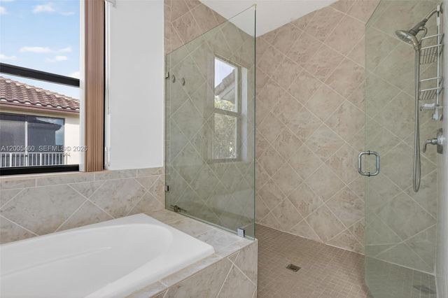 9886 W 34th Ave, Hialeah, FL 33018