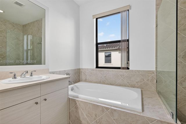 9886 W 34th Ave, Hialeah, FL 33018